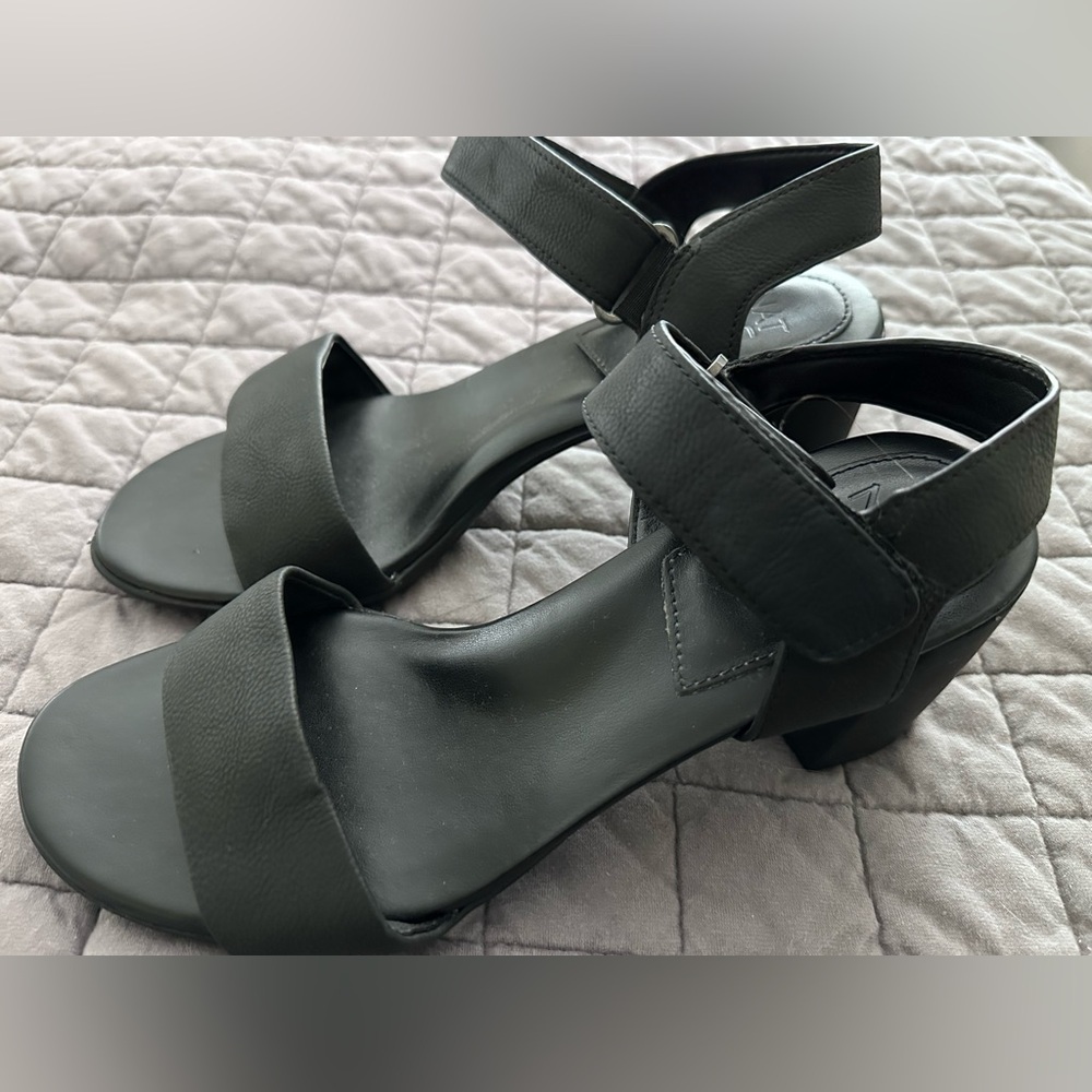 Naturalizer Black Heeled Sandals